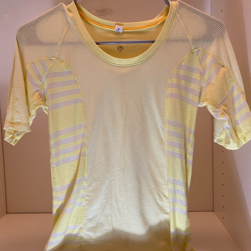 Lululemon Athletica Short sleeve top sz4 yellow